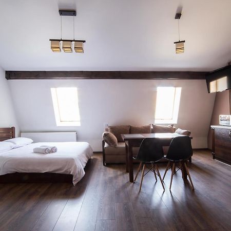 Аpartments In The Center On Mitniy Square Apartment Lviv Bagian luar foto