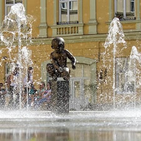 Аpartments In The Center On Mitniy Square Apartment Lviv Bagian luar foto