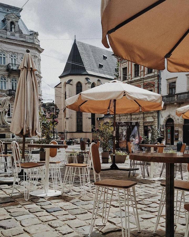 Аpartments In The Center On Mitniy Square Apartment Lviv Bagian luar foto