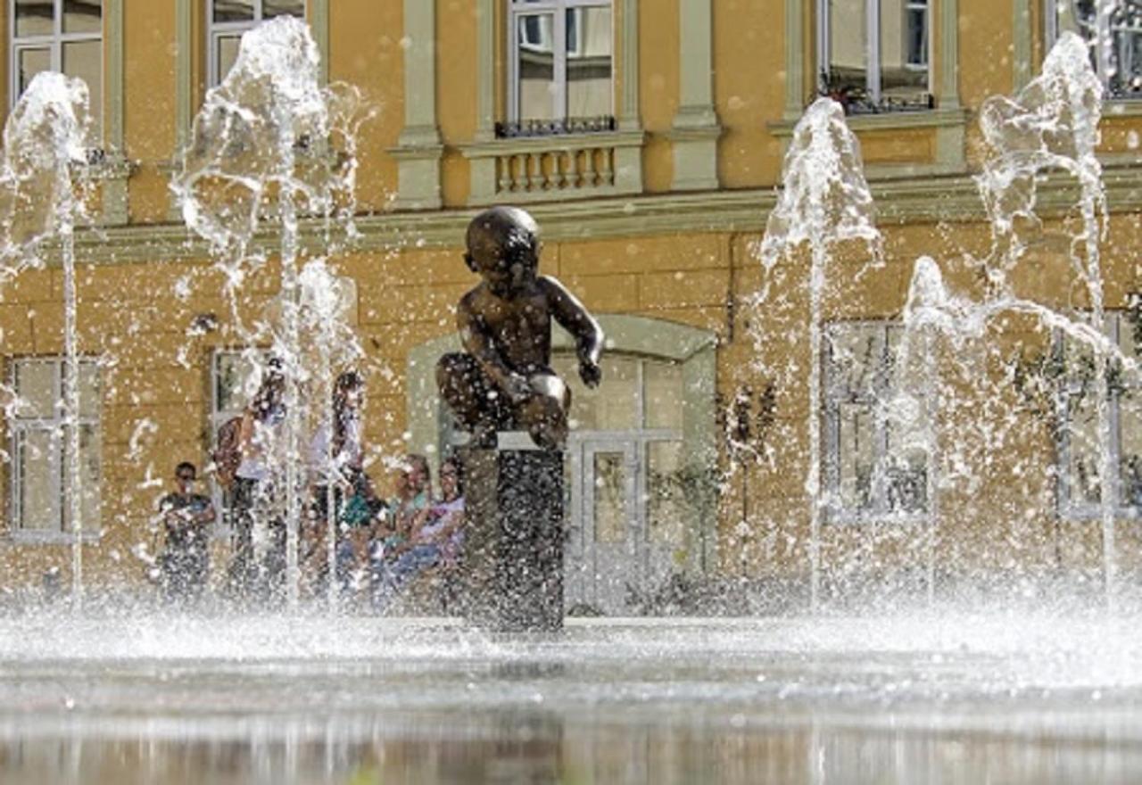 Аpartments In The Center On Mitniy Square Apartment Lviv Bagian luar foto